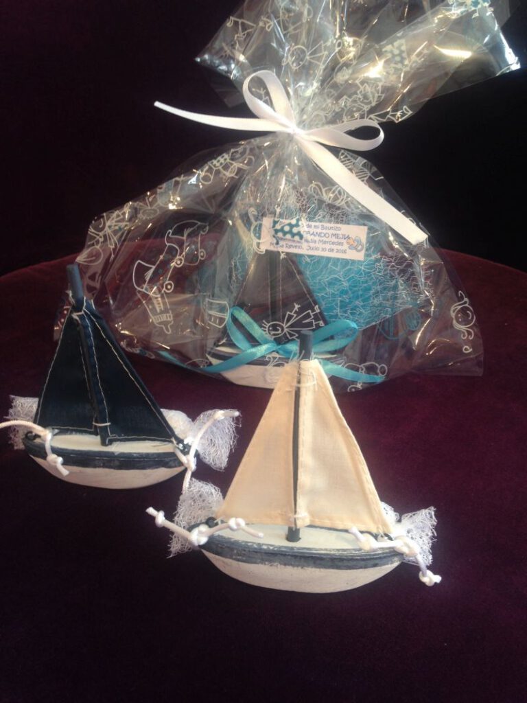 Schöne bonboniere Segelboot. Ein niedliches Gastgeschenk zur Taufe für Ihre Freunde und Familie !