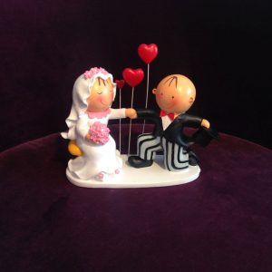 Hochzeitsfiguren als Tortendekoration