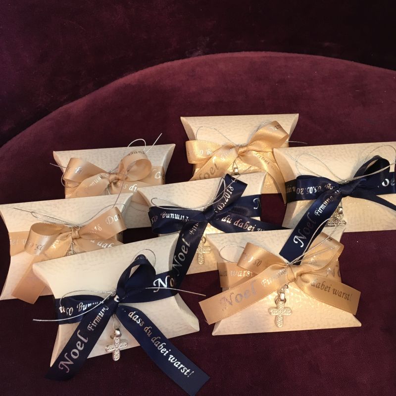 Personalisierte Gastgeschenke mit Kreuz