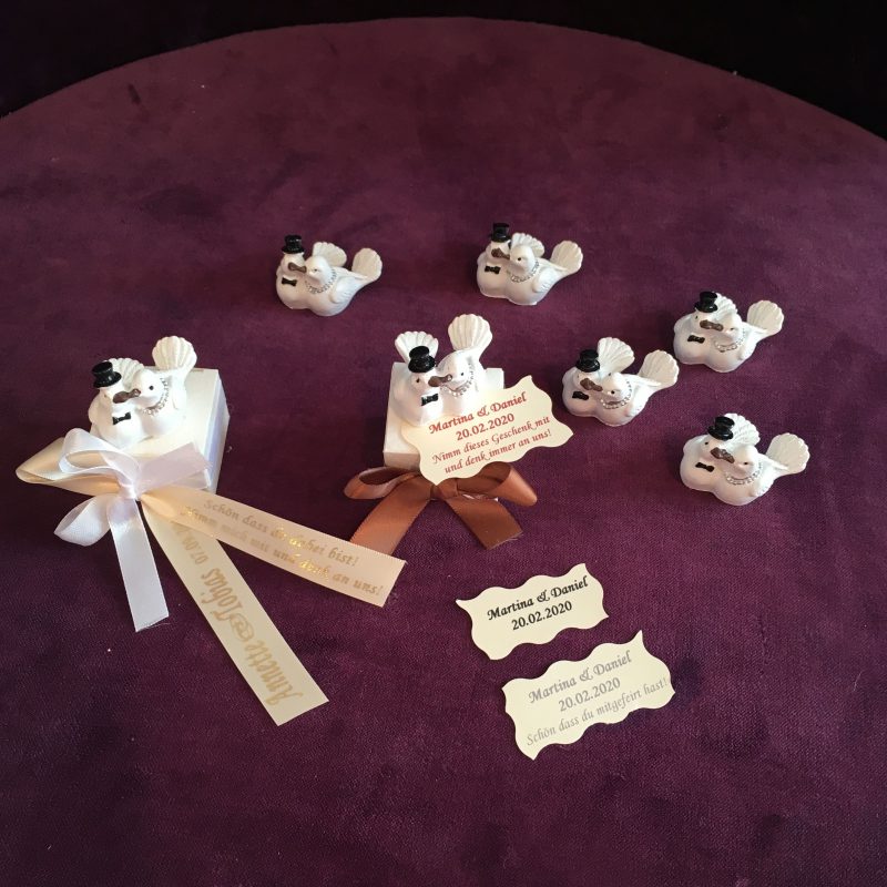 Gastgeschenk-giveaway zur Hochzeit mit Täubchen