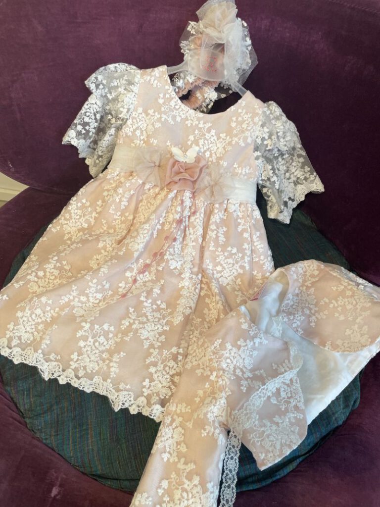 Elegante Taufkleider, Elegante Bekleidung zur Taufe 